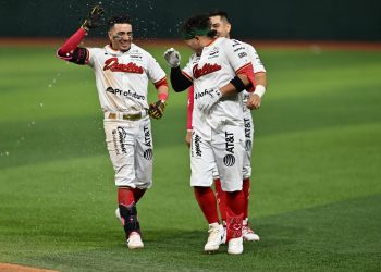 Con un mal tiro a la inicial del short stop de Veracruz, Rio Ruiz llegó al plato con la carrera con la que los Diablos Rojos del México (11-5) vencieron por pizarra de 8-7