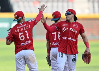 Los Diablos Rojos del México (25-14) aprovecharon un explosivo arranque de cinco carreras en la primera entrada para encaminarse a una victoria de 6-2 sobre los Conspiradores de Querétaro