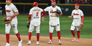 Con una noche de 16 imparables con ataques de seis y cuatro carreras, los Diablos Rojos del México (13-12) vencieron 14-5 a los Tigres de Quintana Roo