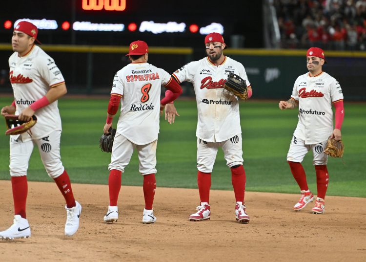 Con una noche de 16 imparables con ataques de seis y cuatro carreras, los Diablos Rojos del México (13-12) vencieron 14-5 a los Tigres de Quintana Roo