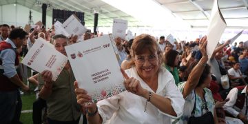 Entregan más de 4 mil créditos para vivienda y 500 escrituras