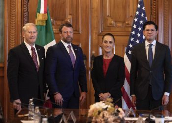 Sheinbaum recibe en Palacio Nacional al secretario de Seguridad Interior de EU