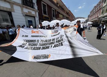 Marchan 50 mil maestros de la sección XV del SNTE en Pachuca, Hidalgo