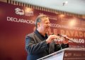 Julio Menchaca defiende a alcalde de Pachuca tras polémica por exigir difusión en redes sociales
