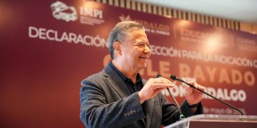 Julio Menchaca defiende a alcalde de Pachuca tras polémica por exigir difusión en redes sociales