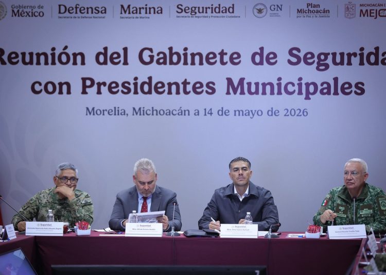 Se reúne Omar García Harfuch con alcaldes y el gobernador de Michoacán