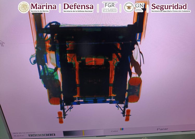 En la Aduana del AICM aseguran más de 8 kilos de cocaína ocultos en una silla de ruedas