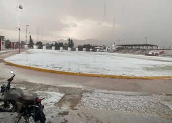 Granizada colapsa techos de viviendas y escuelas en Cuautepec, Hidalgo