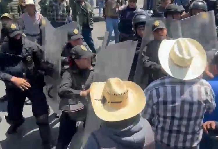 Transportistas y agricultores del país amenazan con impedir que el Mundial se lleve a cabo si el Gobierno federal no da respuestas satisfactorias a sus demandas; entre las que se encuentra apoyo al campo y seguridad en carreteras federales