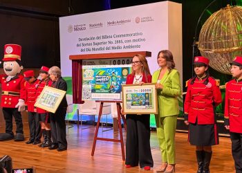 Develan billete conmemorativo por el Día Mundial del Medio Ambiente