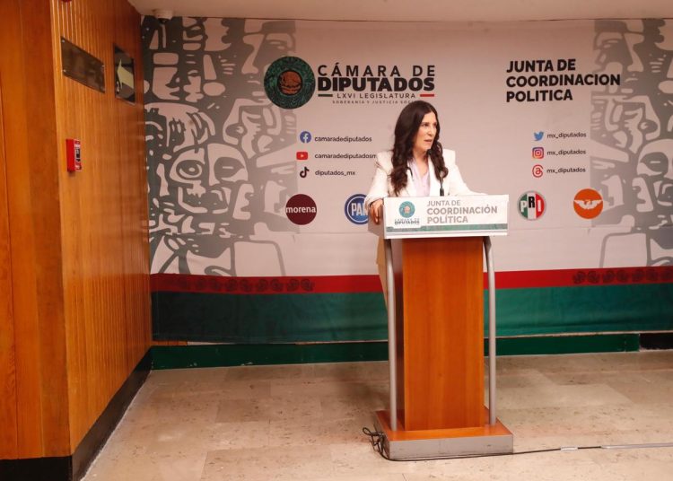 La Cámara de Diputados recibió una solicitud de juicio político en contra de la gobernadora de Chihuahua, María Eugenia Campos
