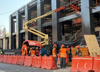 A marcha forzada la obra Calzada Flotante que provoca molestia entre capitalinos