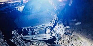 Conductor sobrevive tras intentar ganarle el paso al tren en Hidalgo