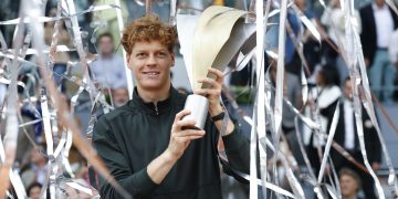 El número uno del mundo, el italiano Jannik Sinner, arrolló al alemán Alexander Zverev, tercero del circuito, y en 58 minutos se impuso por 6-1 y 6-2 para ganar, por primera