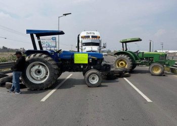 Viajeros y transportistas enfrentan complicaciones para llegar al Aeropuerto Internacional Felipe Ángeles