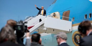 Trump llega a China para reunirse con Xi Jinping en medio de tensiones comerciales y tecnológicas