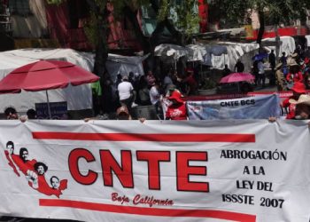 CNTE y Segob terminan reunión sin acuerdos; magisterio mantiene plantón y amenaza con huelga nacional