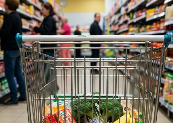 Consumo privado en México cae en febrero de 2026: gasto de hogares se debilita