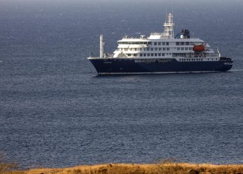 Buscan impedir que el crucero con hantavirus atraque en Canarias