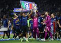 El Inter de Milán se proclamó este domingo campeón de la Serie A tras imponerse al Parma (2–0) en la trigésima quinta jornada del campeonato, asegurando el título