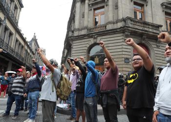 CNTE golpea a restaurantes del Centro Histórico; pérdidas llegan a 40 mil pesos diarios