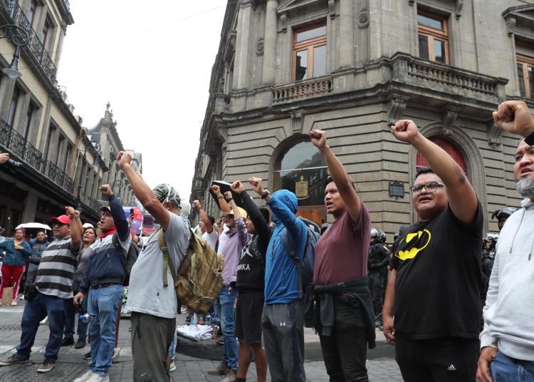 CNTE golpea a restaurantes del Centro Histórico; pérdidas llegan a 40 mil pesos diarios