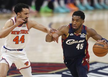 Tras ganar los dos primeros partidos en el Madison Square Garden, los New York Knicks asaltaron el campo de los Cleveland Cavaliers (121-108) y tomaron ventaja de 3-0