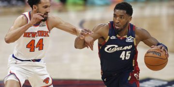 Tras ganar los dos primeros partidos en el Madison Square Garden, los New York Knicks asaltaron el campo de los Cleveland Cavaliers (121-108) y tomaron ventaja de 3-0