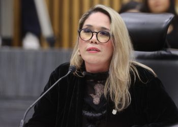 Consejera del INE denuncia firma falsa en documento presentado ante la FGR