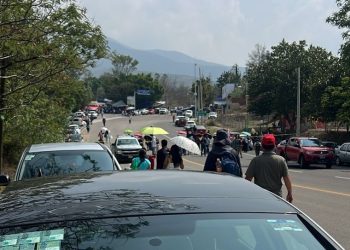 Oaxaca: Pobladores rompen bloqueo de la CNTE a balazos