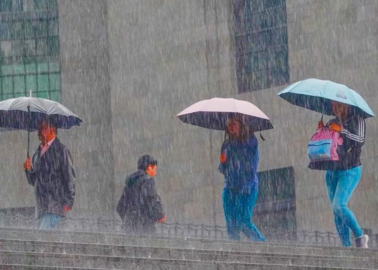 Un frente frío y canales de baja presión provocarán tormentas en el noreste y sureste del país