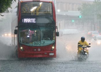 Lluvias colapsan vialidades en CDMX y dejan decenas de encharcamientos