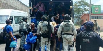 Autoridades federales y estatales acompañaron el retorno de familias desplazadas en Chilapa, Guerrero