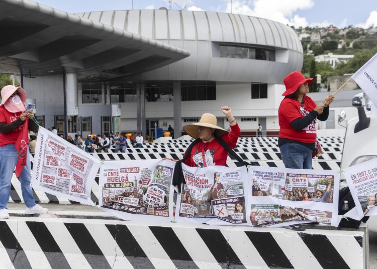 Maestros de la CNTE mantienen presión y exigen eliminar la Ley del ISSSTE de 2007