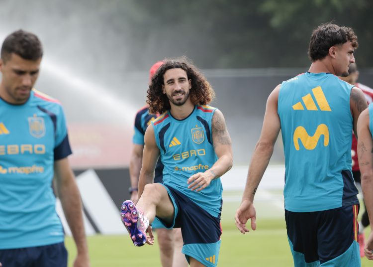 GRAF9499. CHATTANOOGA (ESTADOS UNIDOS), 16/06/2026.- El lateral español Marc Cucurella participa en el entrenamiento de la selección española tras su empate con Cabo Verde, este martes en Chattanooga (Estados Unidos). EFE/Lavandeira Jr