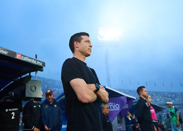 Los Pumas UNAM mexicanos anunciaron este domingo la contratación del argentino Esteban Solari como su nuevo entrenador