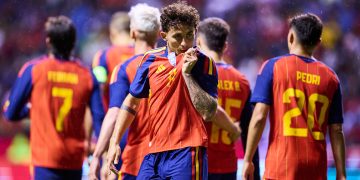Un gol de Mikel Oyarzabal, en el minuto 2 de partido gracias a un disparo con la pierna izquierda desde fuera del área, otro de Pedri en el 32 y un tanto en propia puerta de Pedro Gallese, en el 53 le, dieron a España