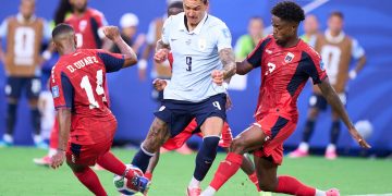 Uruguay está en problemas. Si el empate contra Arabia Saudí pudo considerarse una sorpresa, el 2 a 2 contra Cabo Verde dejó de serlo, y le obliga a ganar a España