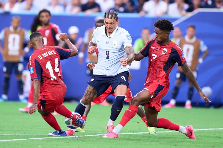 Uruguay está en problemas. Si el empate contra Arabia Saudí pudo considerarse una sorpresa, el 2 a 2 contra Cabo Verde dejó de serlo, y le obliga a ganar a España