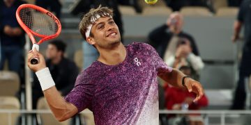 Cobolli y Arnaldi mantienen alta la bandera italiana en Roland Garros