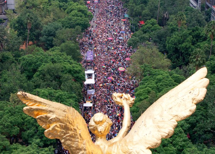 Clara Brugada reafirma el compromiso de la CDMX con la diversidad durante la Marcha del Orgullo