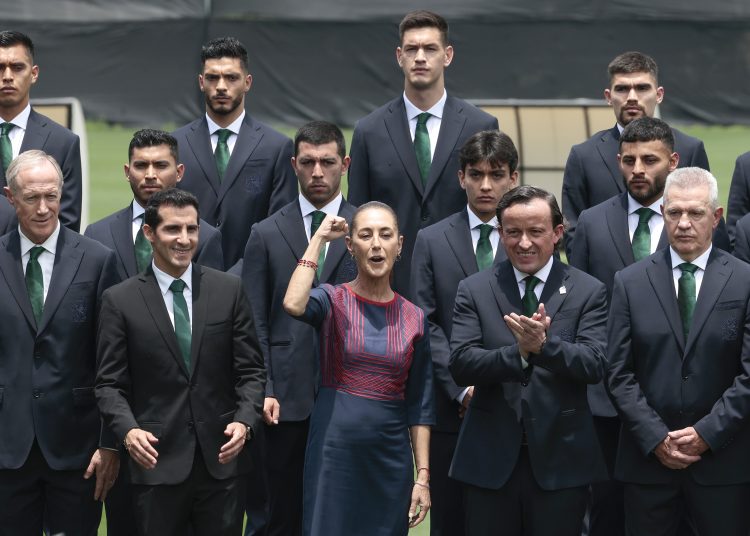 La presidenta de México, Claudia Sheinbaum, encomendó este lunes a los integrantes de la selección mexicana de fútbol a ser la inspiración de millones de compatriotas