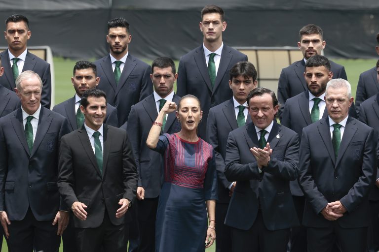 La presidenta de México, Claudia Sheinbaum, encomendó este lunes a los integrantes de la selección mexicana de fútbol a ser la inspiración de millones de compatriotas
