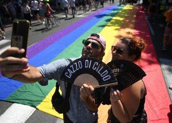 Sin miedo ni prohibiciones: miles participan en la Marcha del Orgullo en Budapest