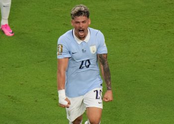 Maxi Araújo salvó este lunes los muebles de Uruguay al marcar el gol del empate 1-1 con Arabia Saudí a los 80 minutos del partido que cerró la primera fecha
