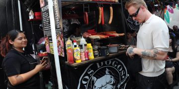 Mercado mexicano La Lagunilla recibe el Mundial entre menús en inglés y décadas de folclor