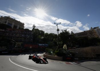 “Checo” Pérez: Una pena acabar así la segunda sesión pero se trata de encontrar los límites