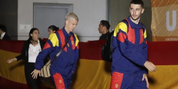 La selección de España de fútbol aterrizó este domingo en Puebla, centro de México, para jugar el lunes un partido amistoso contra Perú, el último de preparación