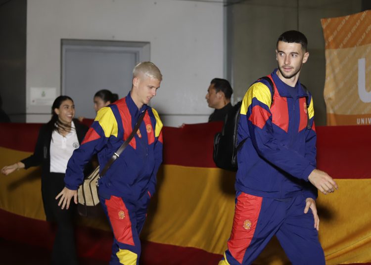 La selección de España de fútbol aterrizó este domingo en Puebla, centro de México, para jugar el lunes un partido amistoso contra Perú, el último de preparación