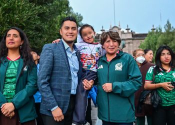 Delfina Gómez se suma a la fiesta mundialista en Toluca